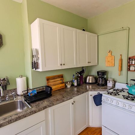 Centrally Located With Lake Views Burlington Exterior foto